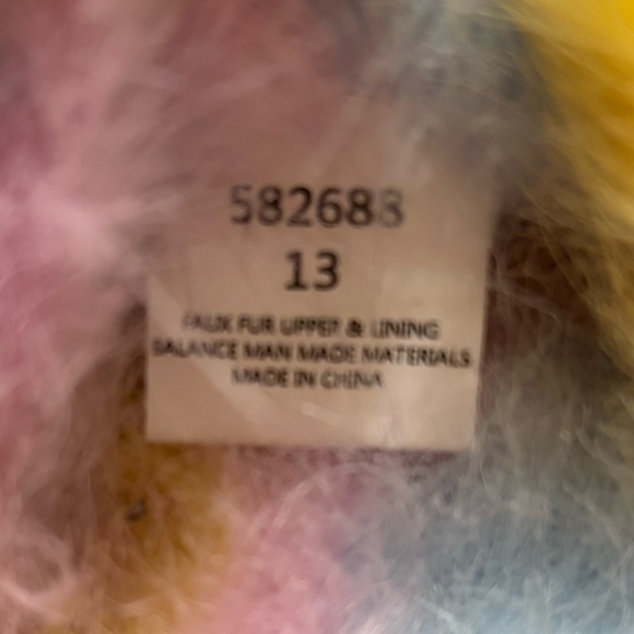 Minnetonka Lyla Slipper Rainbow Fuzzy Unicorn NEW - Picture 13 of 15